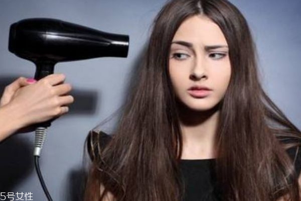 吹头发小技巧,吹头发小技巧男士