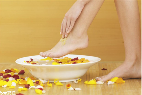 体寒泡脚的好处,泡脚对体寒有好处吗