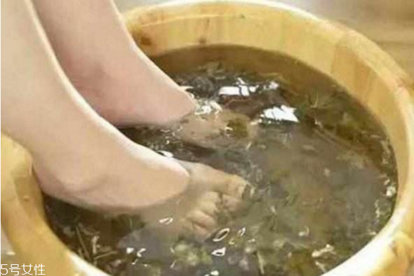 冬天泡脚的最佳时间长短,冬天泡脚的最佳时间和温度