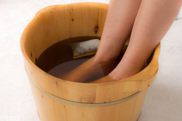 冬季用什么泡脚最好,冬季用什么泡脚对身体好