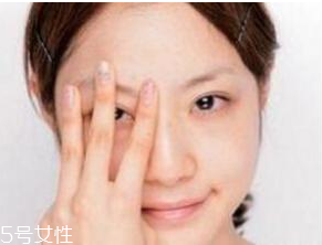 眼睛肿了能冰敷吗,怎么冰敷消肿眼睛