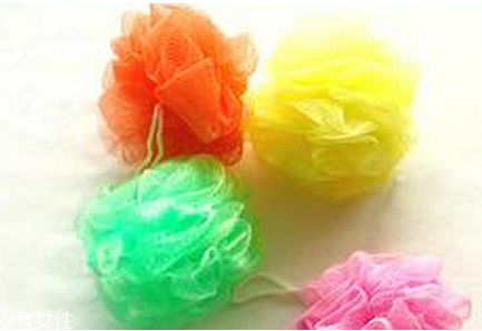 洗澡用的浴球,沐浴球多久换一次才好 洗澡用的浴球,沐浴球多久换一次才好