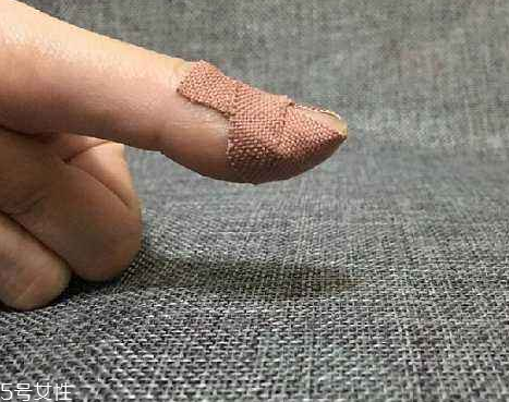 创可贴使用前应该清洗伤口吗,创可贴能消毒伤口吗 创可贴使用前应该清洗伤口吗,创可贴能消毒伤口吗