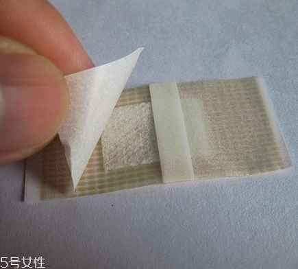 狗咬的伤口可以用创可贴吗,狗咬伤的伤口可以贴创可贴吗