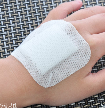 伤口应不应该用创可贴,伤口感染可以贴创可贴吗