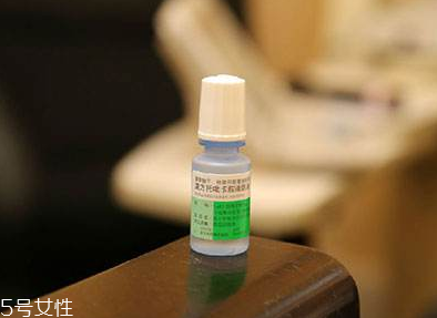 正确的点眼方法图片,正确的点眼方法