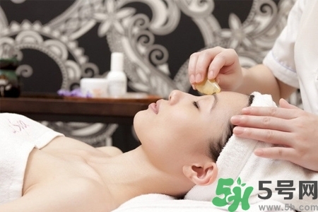 面部刮痧的要领(面部正确的刮痧步骤)