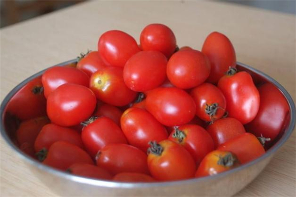 圣女果和芒果同吃的好处(圣女果和芒果能同吃吗) 圣女果和芒果同吃的好处(圣女果和芒果能同吃吗)