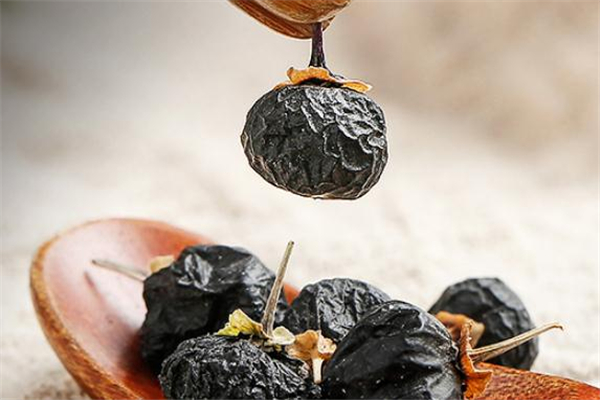 黑枸杞能放多久(黑枸杞能放多久?会过期吗?)