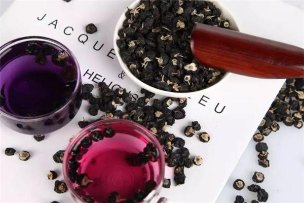 黑枸杞坏了还能吃吗(黑枸杞坏了能喝吗)