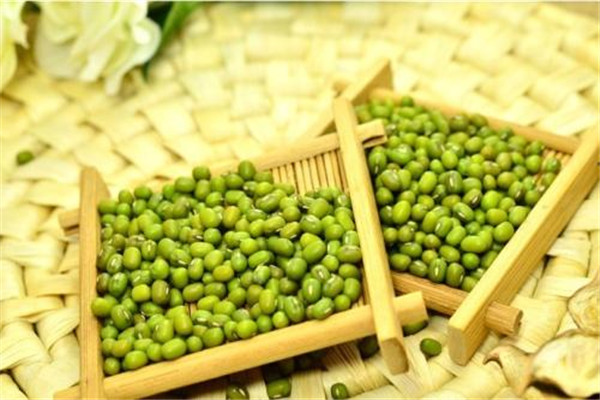绿豆和什么一起吃好(绿豆和什么一起吃好)