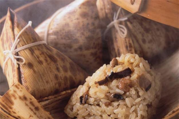 速冻粽子可以不解冻吗(冻粽子需要解冻吗) 速冻粽子可以不解冻吗(冻粽子需要解冻吗)