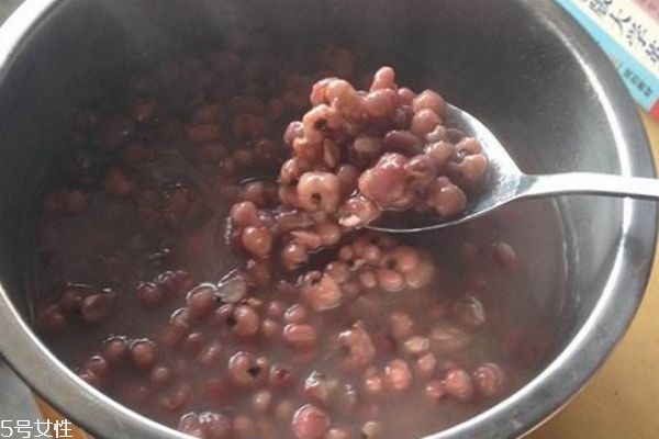 喝红豆薏米粥拉肚子怎么办(喝红豆薏米粥拉肚子怎么回事)