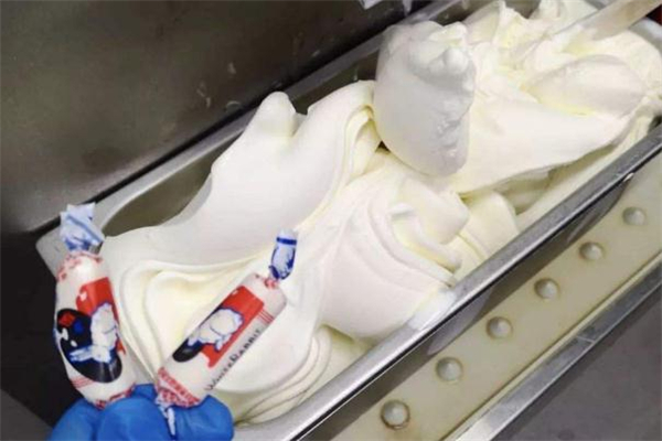 自制大白兔冰淇淋的做法(大白兔冰淇淋怎么做)