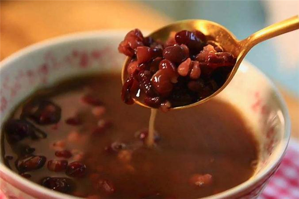 红豆汤怎么煮更容易烂(熬红豆汤怎样才容易烂)