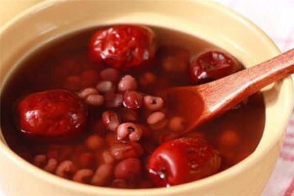 经期喝红豆汤的做法(月经期喝红豆汤)