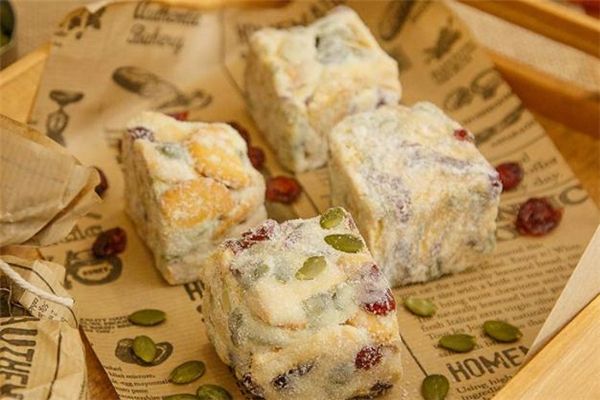 雪花酥简易家常做法(雪花酥的家常做法)