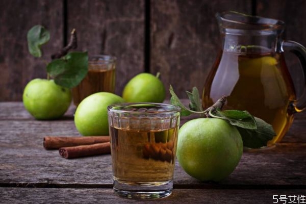 苹果汁为什么会有泡沫(苹果汁上面的泡沫)