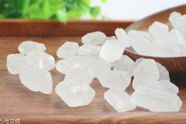 冰糖的功效和作用(冰糖的功效和作用禁忌)