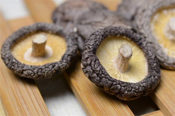 美瞳线多久可以碰水(美瞳线可以洗掉吗)