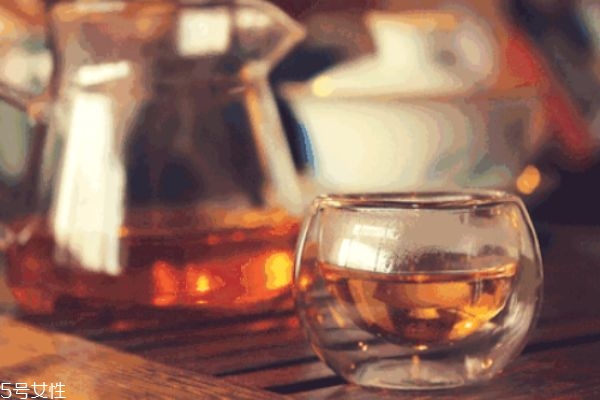 普洱茶的功效和作用(生普洱茶和熟普洱茶的功效和作用)