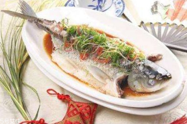 过年吃鱼摆鱼讲究(过年吃鱼有什么讲究) 过年吃鱼摆鱼讲究(过年吃鱼有什么讲究)
