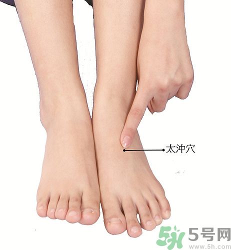 圣诞妆容具体画法(圣诞妆容怎么画)