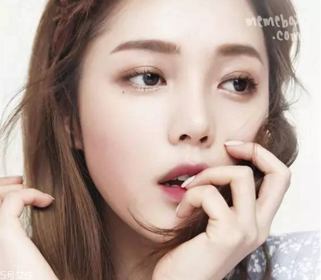 怎么选择单色眼影的颜色(单色眼影选什么颜色)