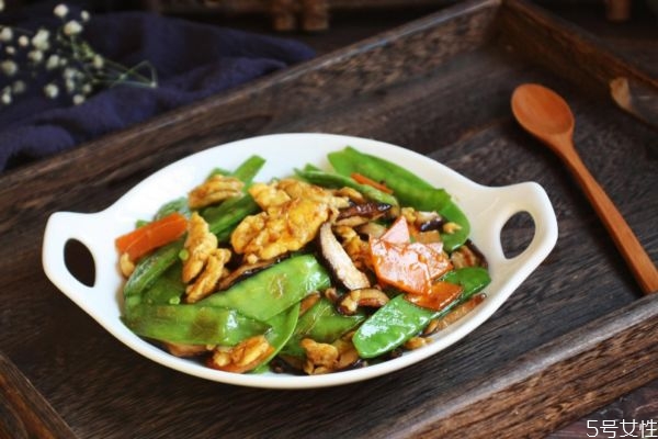 鹅蛋和什么搭配好(鹅蛋和什么搭配好吃)