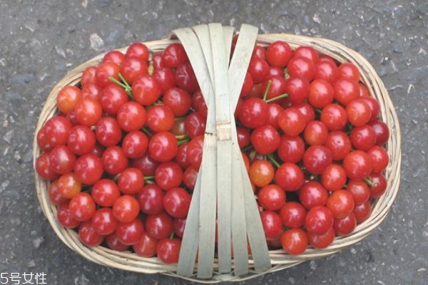 樱桃吃多了会上火吗(樱桃吃多了会上火吗?)