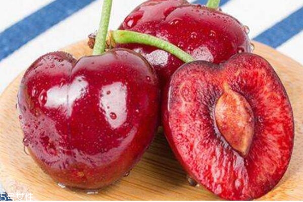 吃完车厘子嘴巴黑有影响吗(吃车厘子嘴巴会变黑吗)