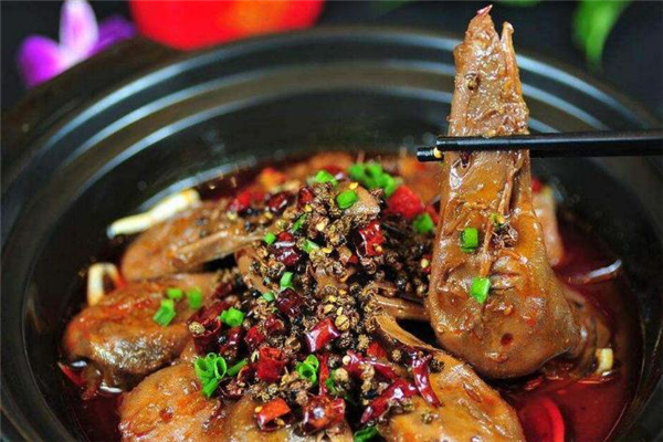 干锅鸭头好吃吗(干锅鸭头好吃吗)
