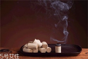 艾熏肚脐有什么作用,肚脐熏艾的作用和功效