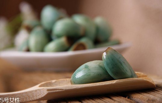 怎样保持腊八蒜的翠绿,怎样做腊八蒜绿的快