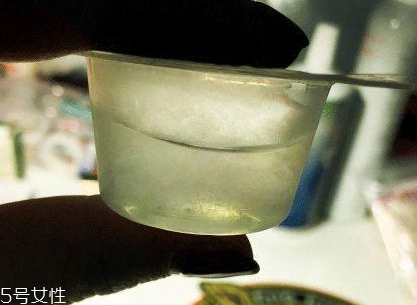 化妆品零下几度会结冰 冻成冰了还能用吗,化妆品零下几度会结冰 化妆品零下几度会结冰 冻成冰了还能用吗,化妆品零下几度会结冰