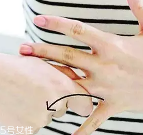 经常手指关节弹响好不好,手指关节弄响长期有什么影响 经常手指关节弹响好不好,手指关节弄响长期有什么影响