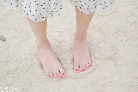 脚干裂擦什么好得快,脚裂开擦什么好 脚干裂擦什么好得快,脚裂开擦什么好