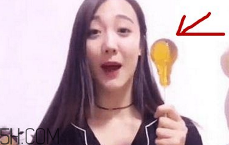 灯泡棒棒糖怎么拿出来,灯泡糖怎么取出来
