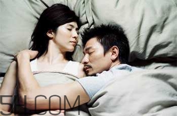 最佳睡觉姿势图 正确,睡眠的姿势怎样睡才能合理