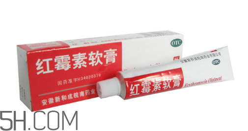 红霉素软膏会堵塞毛孔吗,涂红霉素软膏过夜毛孔堵塞