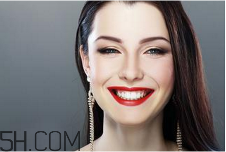 十几年的烤瓷牙取下来容易吗,做了烤瓷牙还能取下来吗