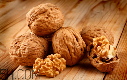 吃核桃牙齿变黑怎么回事,吃核桃牙齿变黑怎么办 吃核桃牙齿变黑怎么回事,吃核桃牙齿变黑怎么办