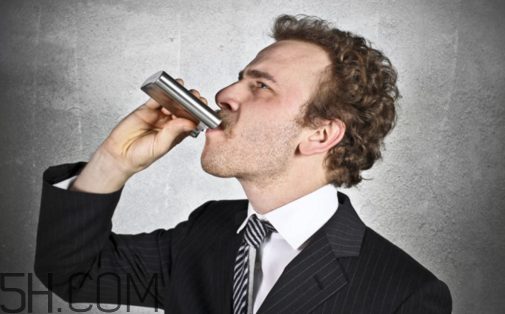 戴牙套不能喝酒吗,戴隐形牙套期间可以喝酒吗