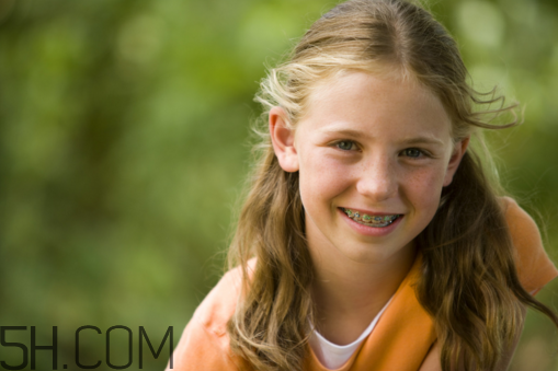 牙套可以改变脸型吗,戴牙套可以矫正脸型吗