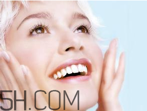 小苏打怎么样美白牙齿,食用小苏打美白牙齿的方法