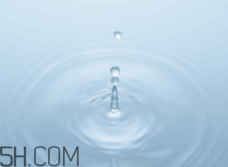 双氧水要冲洗吗,双氧水洗完还用水冲吗 双氧水要冲洗吗,双氧水洗完还用水冲吗