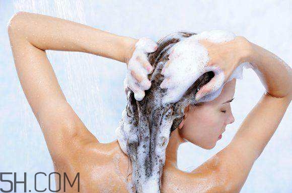 晚上用冷水洗头有什么危害,冬天用冷水洗头有什么危害