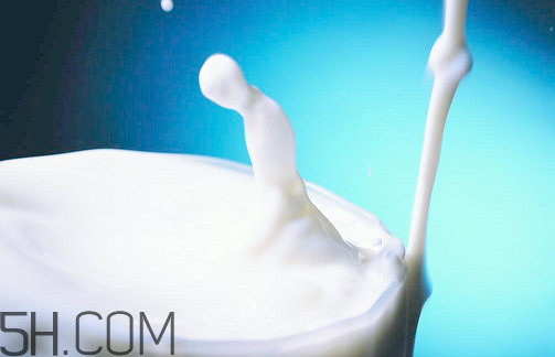 怎么用牛奶洗脸步骤,牛奶洗脸步骤
