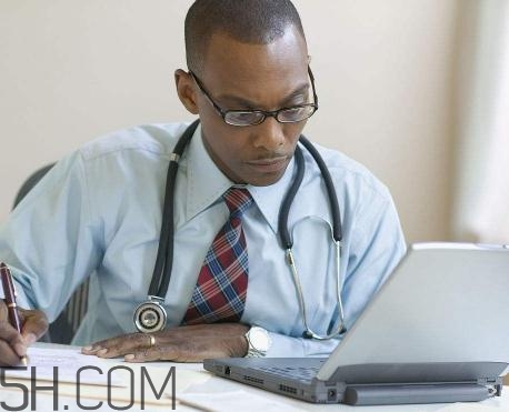 前列腺癌要切除睾丸吗?,前列腺癌是切除前列腺好,还是切除睾丸好