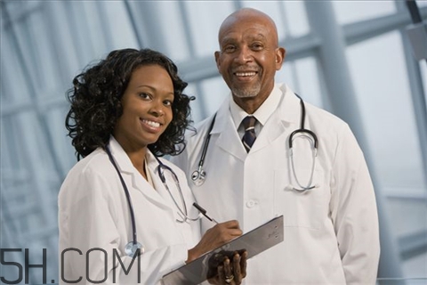 白内障能配眼镜吗,白内障能戴眼镜吗